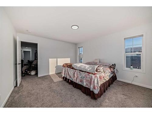 31 Creekside Grove Sw, Calgary, AB - Indoor Photo Showing Bedroom