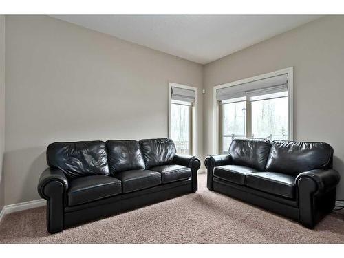 274 Wentworth Square Sw, Calgary, AB - Indoor Photo Showing Living Room
