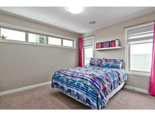 274 Wentworth Square Sw, Calgary, AB - Indoor Photo Showing Bedroom