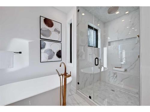 2418 32 Street Sw, Calgary, AB - Indoor Photo Showing Bathroom