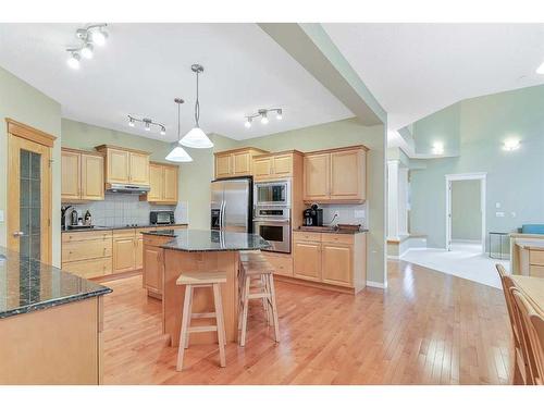 2 Canso Court Sw, Calgary, AB - Indoor Photo Showing Kitchen