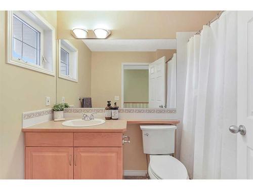 2 Canso Court Sw, Calgary, AB - Indoor Photo Showing Bathroom