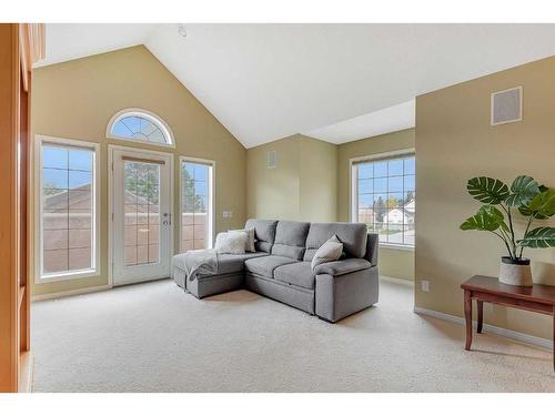 2 Canso Court Sw, Calgary, AB - Indoor Photo Showing Living Room