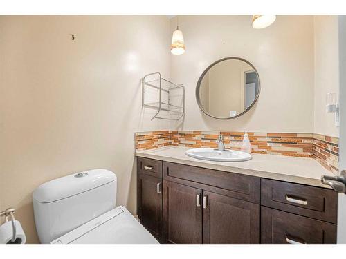 216 Silver Brook Way Nw, Calgary, AB - Indoor Photo Showing Bathroom