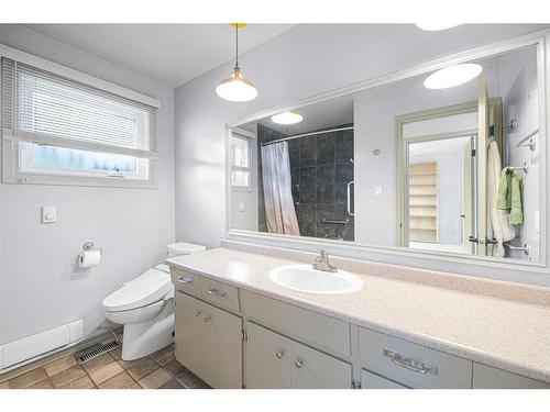 216 Silver Brook Way Nw, Calgary, AB - Indoor Photo Showing Bathroom