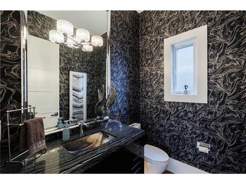 1122 Valois Avenue Sw, Calgary, AB - Indoor Photo Showing Bathroom