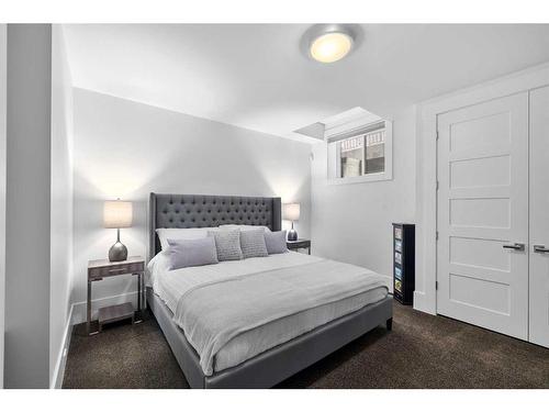 1122 Valois Avenue Sw, Calgary, AB - Indoor Photo Showing Bedroom