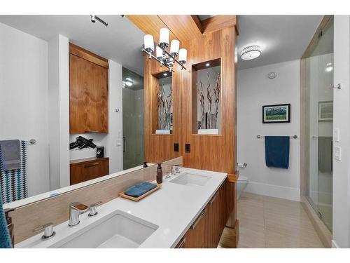 1122 Valois Avenue Sw, Calgary, AB - Indoor Photo Showing Bathroom