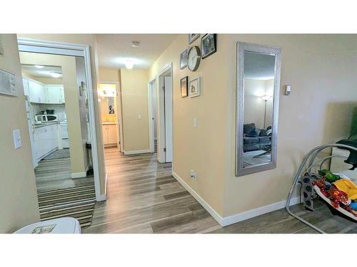 310-1712 38 Street Se, Calgary, AB - Indoor Photo Showing Other Room