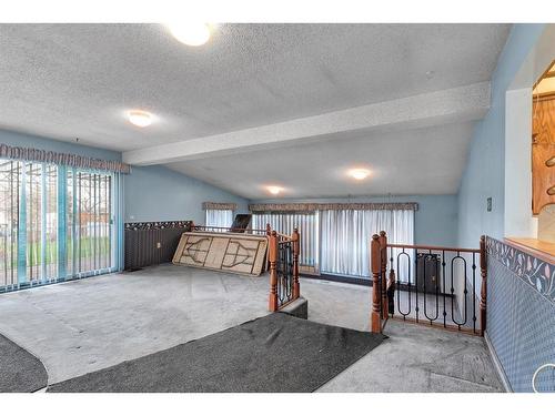 90 Lynnwood Drive Se, Calgary, AB - Indoor Photo Showing Other Room
