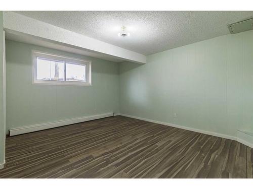 7607 35 Avenue Nw, Calgary, AB - Indoor Photo Showing Other Room