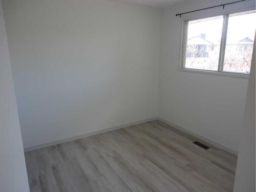 31 Dovely Way Se, Calgary, AB - Indoor Photo Showing Other Room