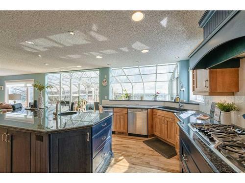 128 Edgeridge Place Nw, Calgary, AB - Indoor Photo Showing Kitchen With Upgraded Kitchen