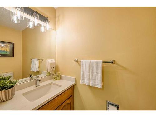 128 Edgeridge Place Nw, Calgary, AB - Indoor Photo Showing Bathroom