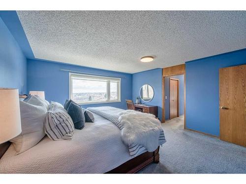128 Edgeridge Place Nw, Calgary, AB - Indoor Photo Showing Bedroom