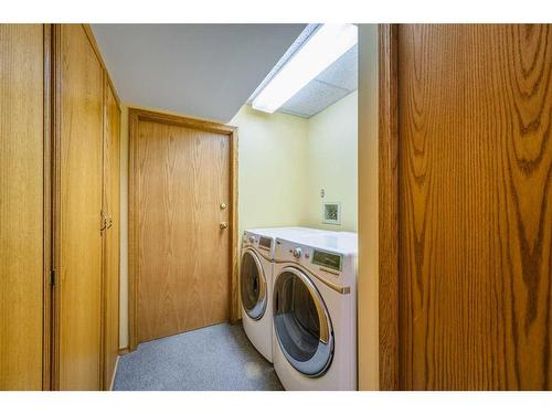 128 Edgeridge Place Nw, Calgary, AB - Indoor Photo Showing Laundry Room