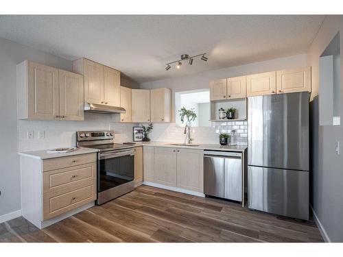916-7038 16 Avenue Se, Calgary, AB - Indoor Photo Showing Kitchen With Stainless Steel Kitchen