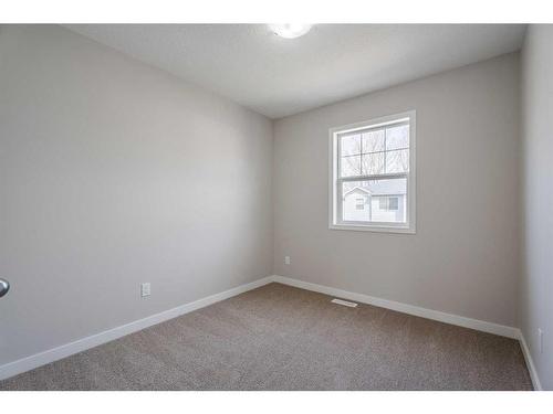 916-7038 16 Avenue Se, Calgary, AB - Indoor Photo Showing Other Room