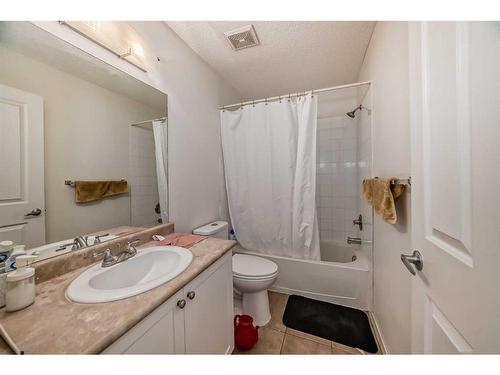 2208-1140 Taradale Drive Ne, Calgary, AB - Indoor Photo Showing Bathroom