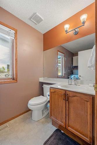 72 Hidden Vale Close Nw, Calgary, AB - Indoor Photo Showing Bathroom
