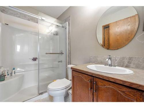 72 Hidden Vale Close Nw, Calgary, AB - Indoor Photo Showing Bathroom