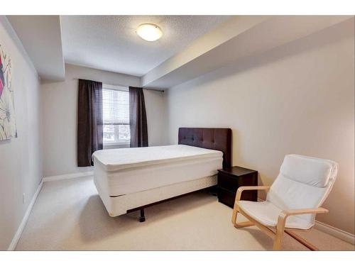 304-138 18 Avenue Se, Calgary, AB - Indoor Photo Showing Bedroom
