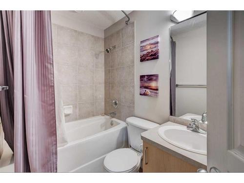 304-138 18 Avenue Se, Calgary, AB - Indoor Photo Showing Bathroom