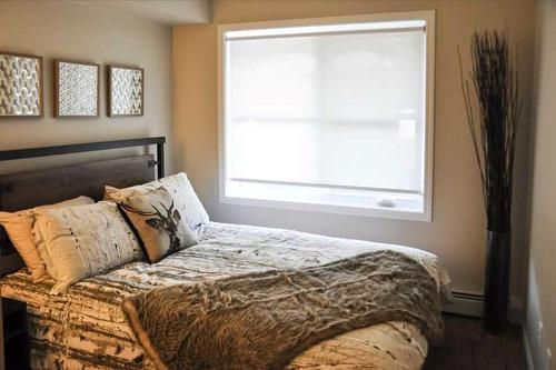 344 Banff Avenue, Banff, AB - Indoor Photo Showing Bedroom