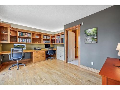 216 Coach Light Bay Sw, Calgary, AB - Indoor Photo Showing Office