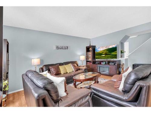 332 Citadel Meadow Bay Nw, Calgary, AB - Indoor Photo Showing Living Room