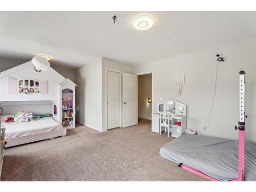 129 Heritage Hill, Cochrane, AB - Indoor Photo Showing Bedroom