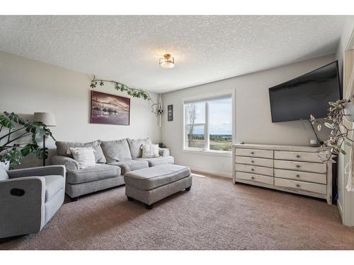 129 Heritage Hill, Cochrane, AB - Indoor Photo Showing Living Room