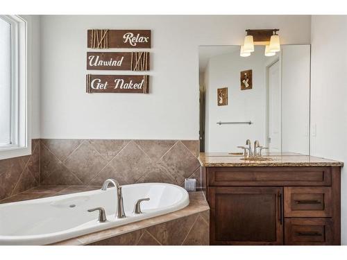 129 Heritage Hill, Cochrane, AB - Indoor Photo Showing Bathroom