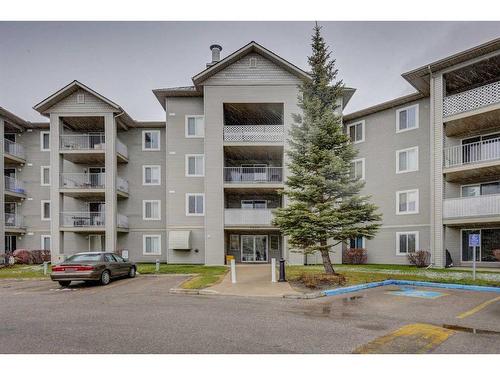 4104-604 8Th Street Sw, Airdrie, AB - Outdoor With Balcony With Facade
