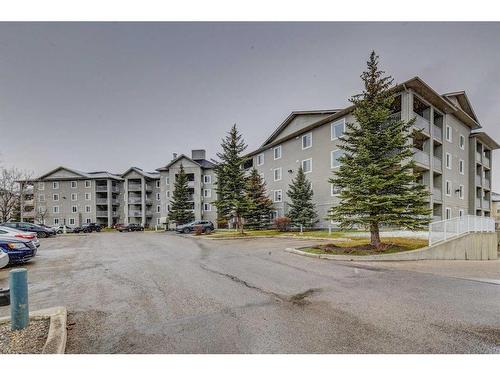 4104-604 8Th Street Sw, Airdrie, AB - Outdoor With Balcony With Facade