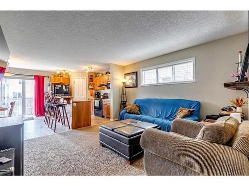 18 Cranwell Common Se, Calgary, AB - Indoor Photo Showing Living Room