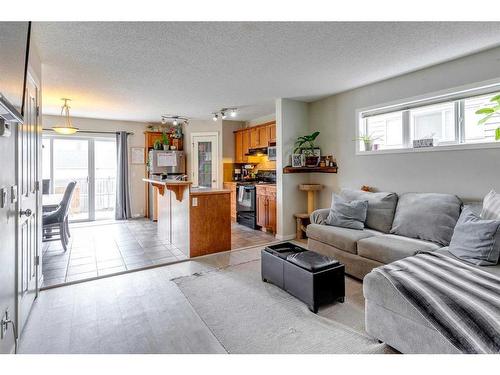 10 Cranwell Common Se, Calgary, AB - Indoor Photo Showing Living Room