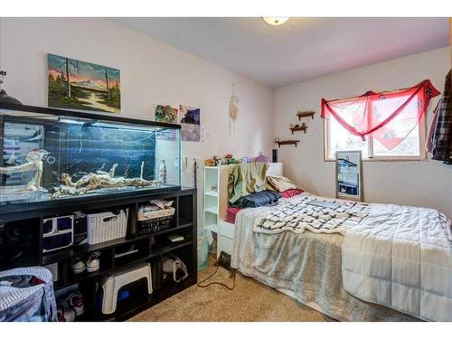 8128 33 Avenue Nw, Calgary, AB - Indoor Photo Showing Bedroom