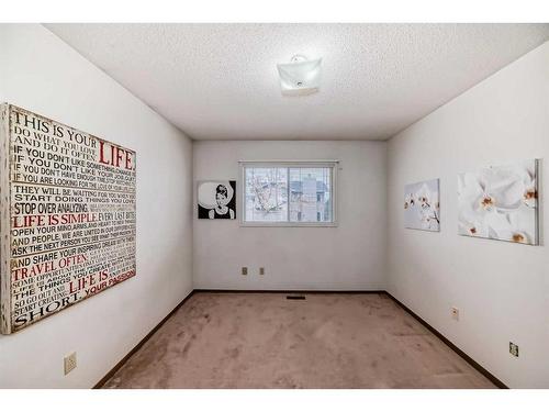 3832 14 Avenue Ne, Calgary, AB - Indoor Photo Showing Other Room