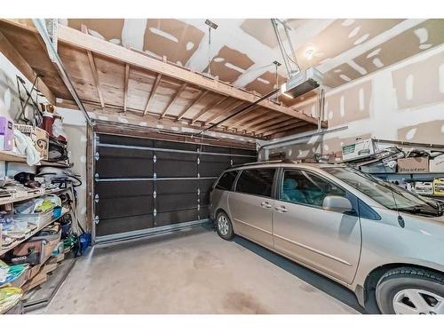 3832 14 Avenue Ne, Calgary, AB - Indoor Photo Showing Garage