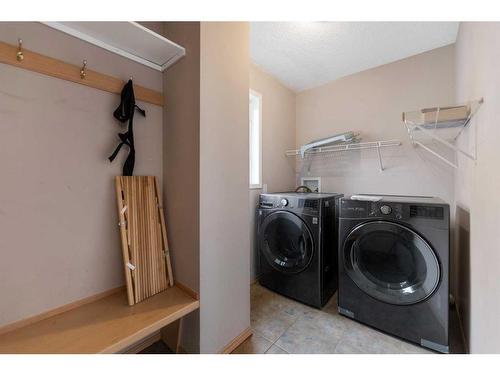 7269 California Boulevard Ne, Calgary, AB - Indoor Photo Showing Laundry Room