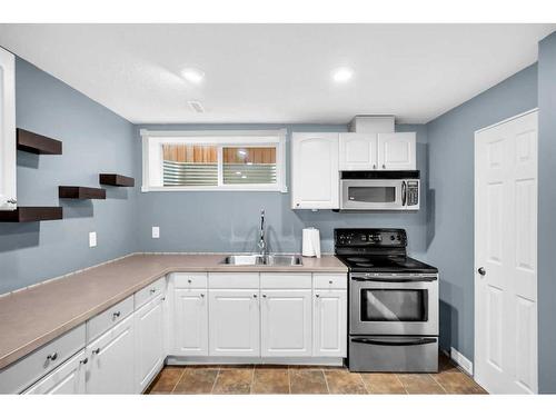 367 Prestwick Close Se, Calgary, AB - Indoor Photo Showing Kitchen With Double Sink