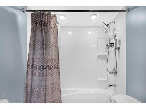 367 Prestwick Close Se, Calgary, AB - Indoor Photo Showing Bathroom