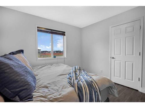 367 Prestwick Close Se, Calgary, AB - Indoor Photo Showing Bedroom