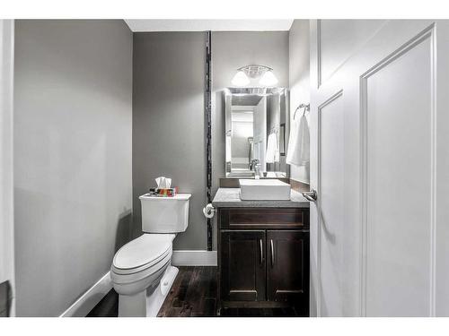 1414 26A Street Sw, Calgary, AB - Indoor Photo Showing Bathroom