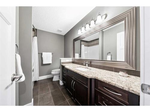 1414 26A Street Sw, Calgary, AB - Indoor Photo Showing Bathroom