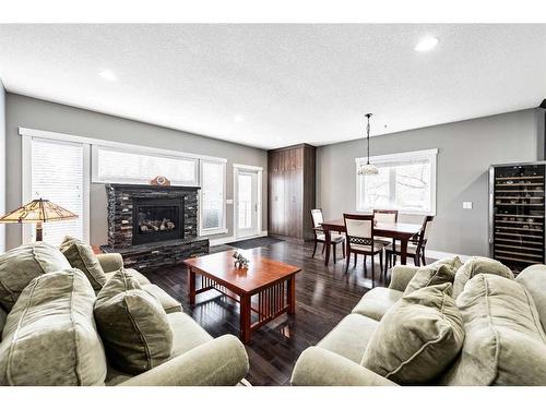 1414 26A Street Sw, Calgary, AB - Indoor Photo Showing Living Room