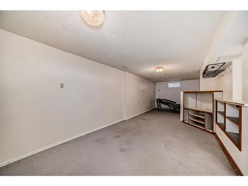 4708 Fordham Crescent Se, Calgary, AB - Indoor Photo Showing Other Room