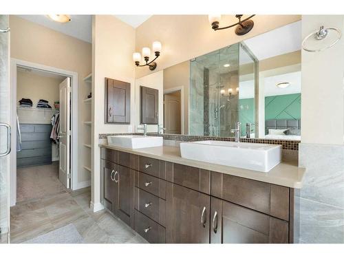 37 Cranarch Crescent Se, Calgary, AB - Indoor Photo Showing Bathroom
