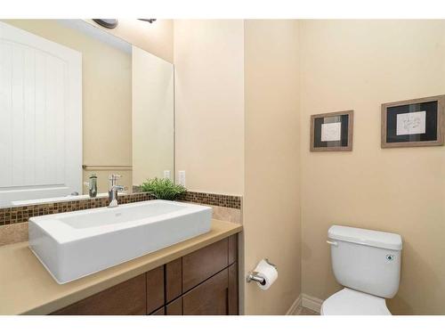 37 Cranarch Crescent Se, Calgary, AB - Indoor Photo Showing Bathroom